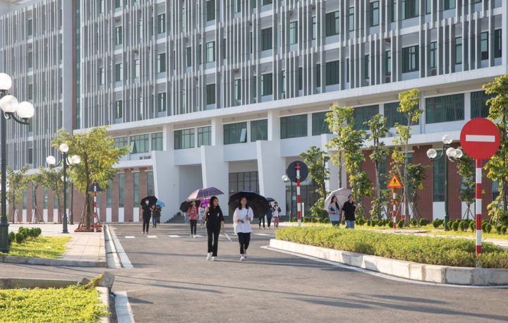 15.000 sinh viên Đại học Quốc gia Hà Nội sắp lên Hòa Lạc, đến từ 8 trường nào?