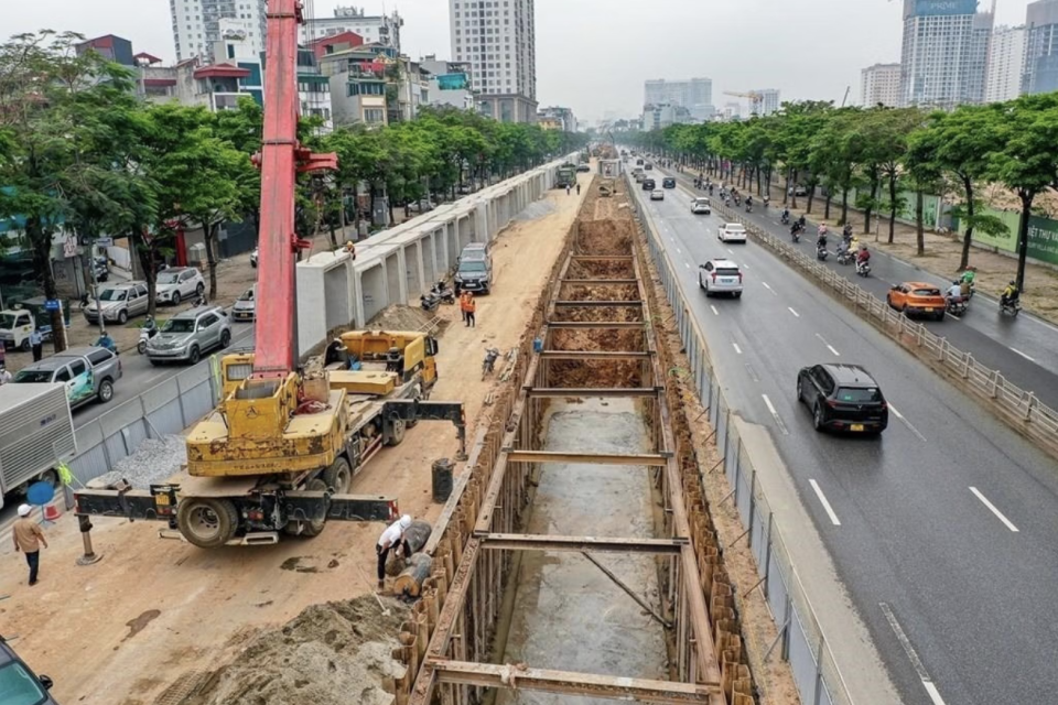 Hà Nội rào chắn đường Văn Cao phục vụ thi công ga S1 tuyến metro số 5 từ ngày 18/6