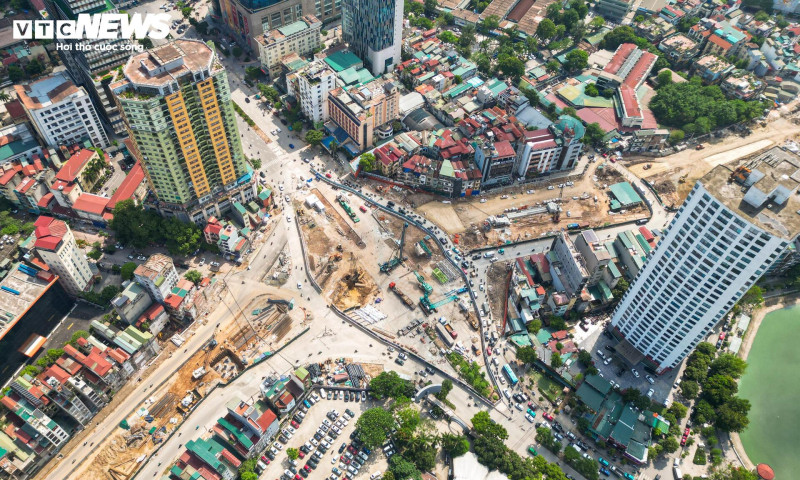 Đại công trường nhà ga metro số 5 tại nút giao Nguyễn Chí Thanh - La Thành