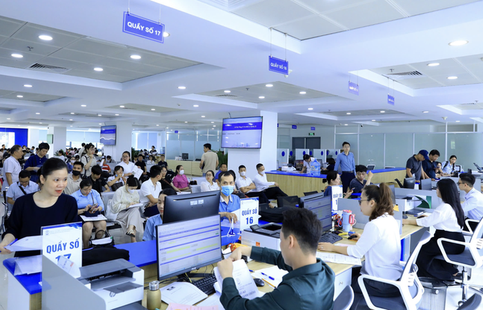 Người dân đến thực hiện TTHC tại Chi nhánh số 1 Trung tâm Phục vụ hành chính công TP. Hà Nội. Ảnh: Cổng thông tin điện tử TP Hà Nội
