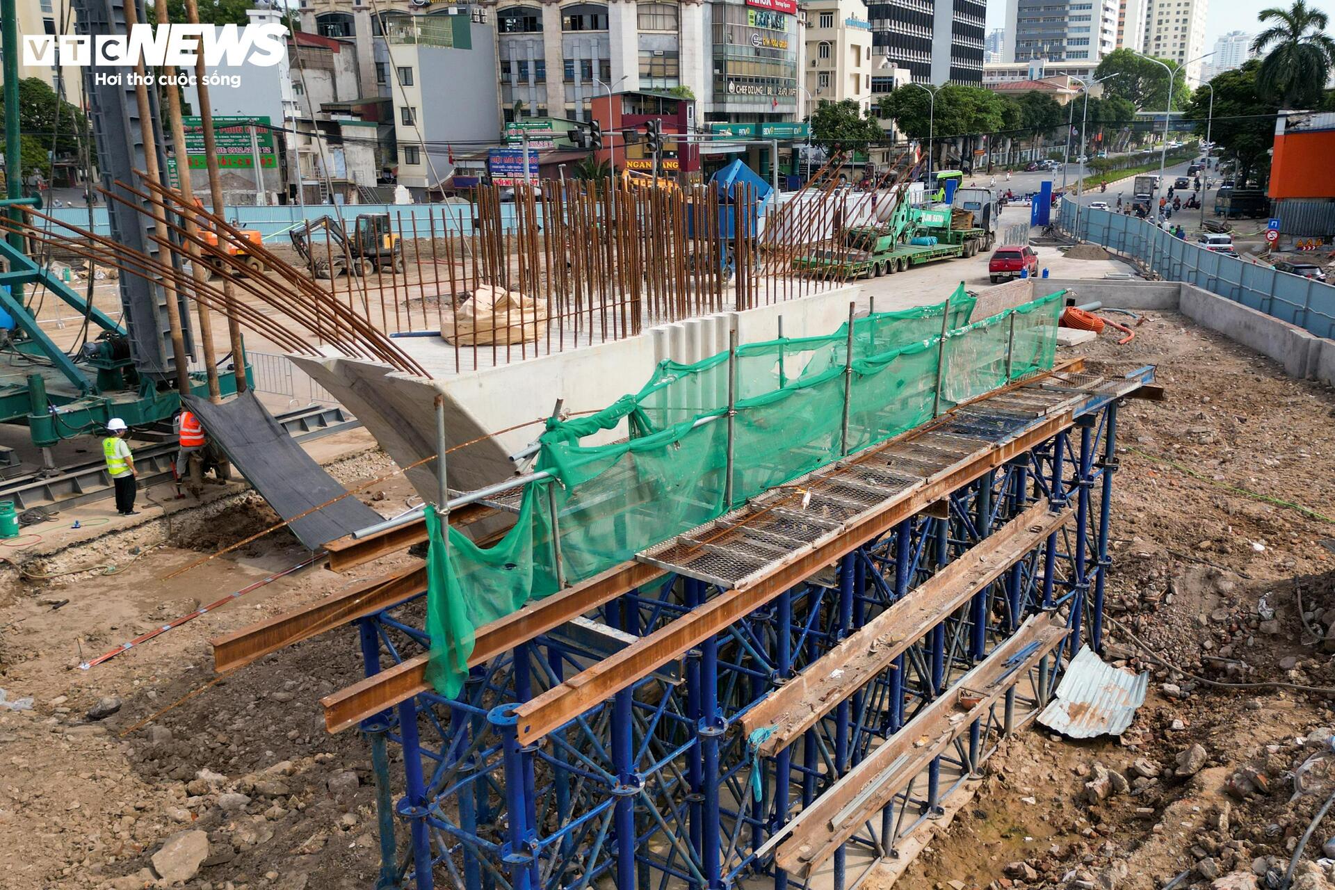 Đại công trường nhà ga metro số 5 tại nút giao Nguyễn Chí Thanh - La Thành - 3